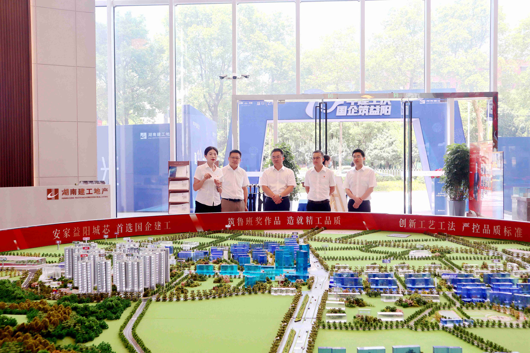 集團(tuán)黨委副書記陳克軍調(diào)研益陽建工城·城市之光項(xiàng)目