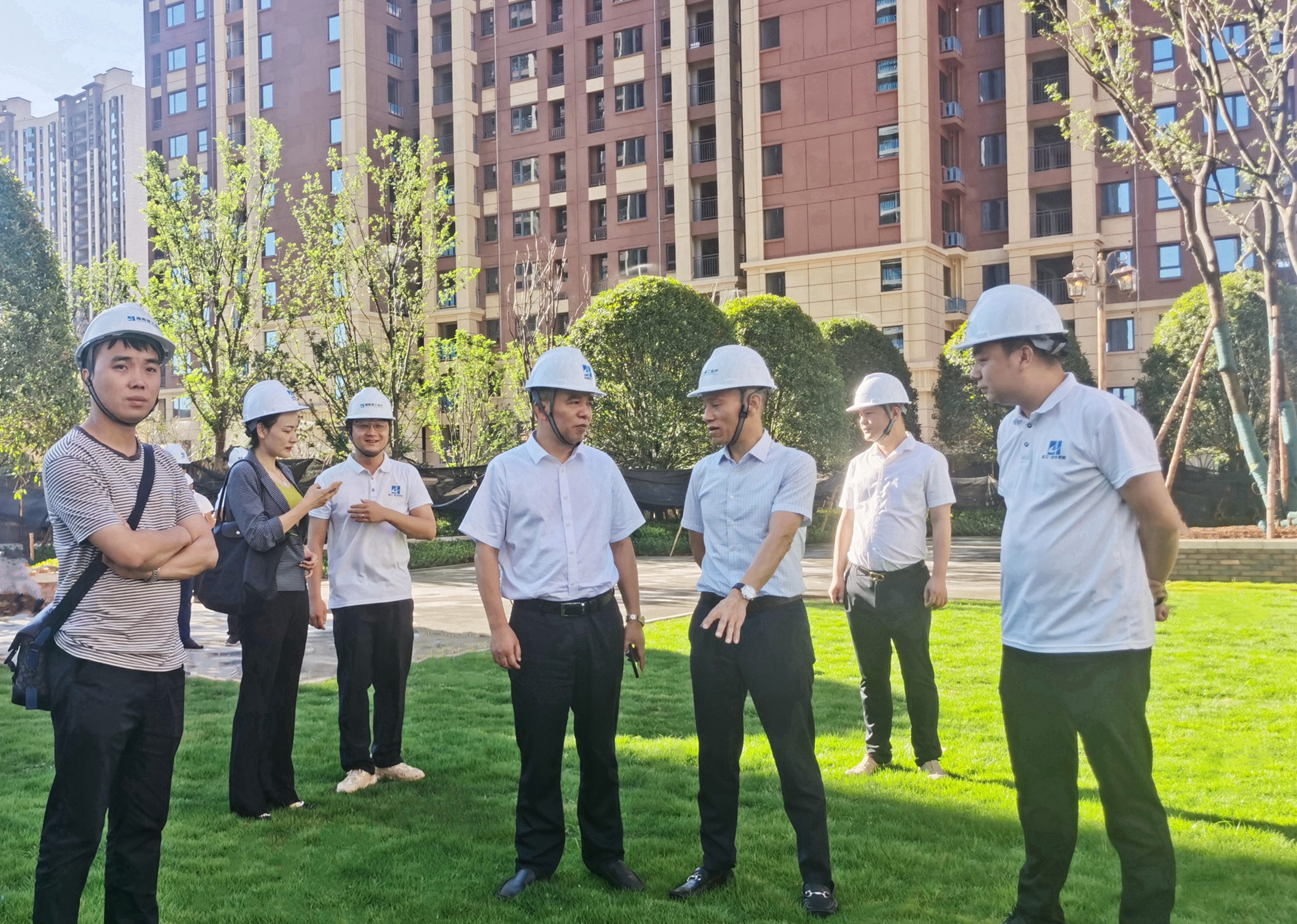 湖南建工地產(chǎn)黨委書記、董事長邱迪安帶隊調(diào)研建工·慶豐學(xué)府項目