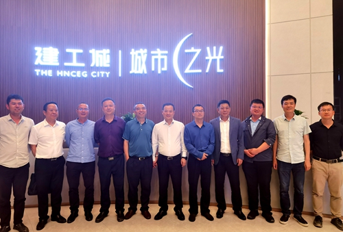 集團(tuán)黨委委員、副總經(jīng)理賀源調(diào)研益陽“建工城·城市之光”項(xiàng)目