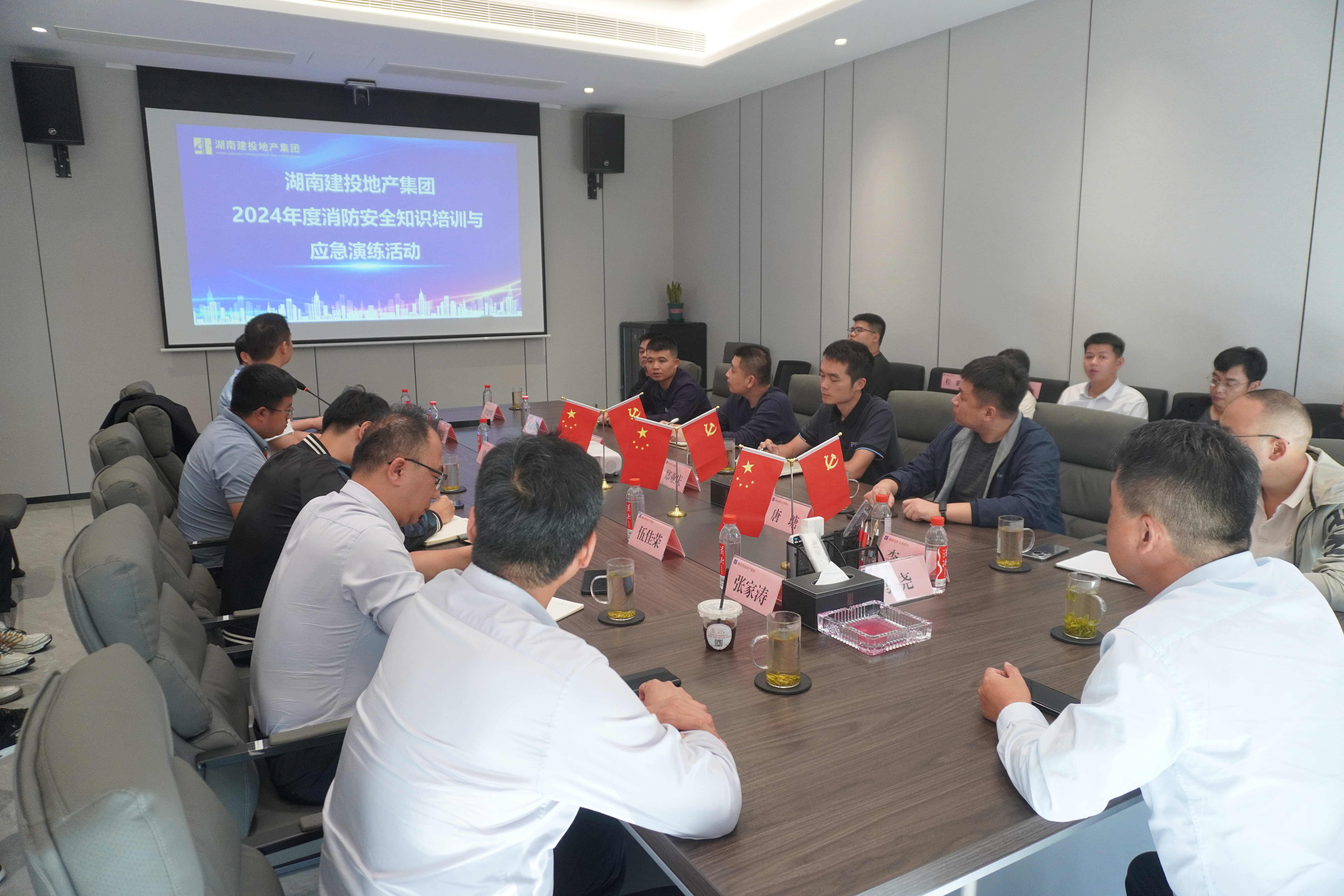 公司開展消防安全知識(shí)培訓(xùn)與應(yīng)急演練活動(dòng)