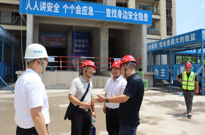 2025年湘潭市建筑工程“安全生產(chǎn)月”啟動(dòng)儀式暨觀摩交流活動(dòng)在湖南建投·萬(wàn)樓湘璽項(xiàng)目隆重舉行